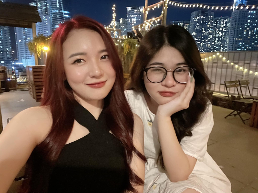 Diện đồ của mẹ, nữ MC tung hậu trường 'không dám thở mạnh' - Ảnh 4.