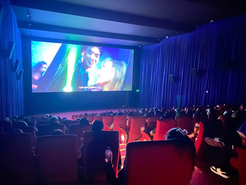 'Nhà bà Nữ' bị tố vắng khách ở Mỹ, Trấn Thành liên tục có động thái đáp trả - Ảnh 4.