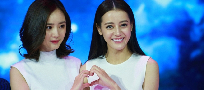 Đẹp như Địch Lệ Nhiệt Ba cũng nhiều lúc thất thế trước mỹ nhân khác - Ảnh 3.