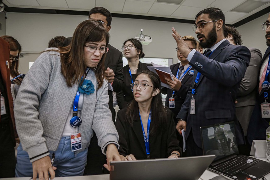 Ghé thăm hội nghị mô phỏng Liên hợp quốc 2023: Các bạn trẻ bây giờ giỏi quá! - Ảnh 5. Ghé thăm hội nghị mô phỏng Liên hợp quốc 2023: Các bạn trẻ bây giờ giỏi quá! - Ảnh 5.