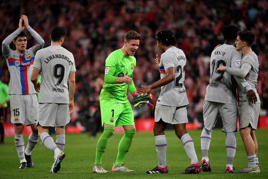 Barcelona: Chiến thắng vàng trong nghịch cảnh - Ảnh 1.