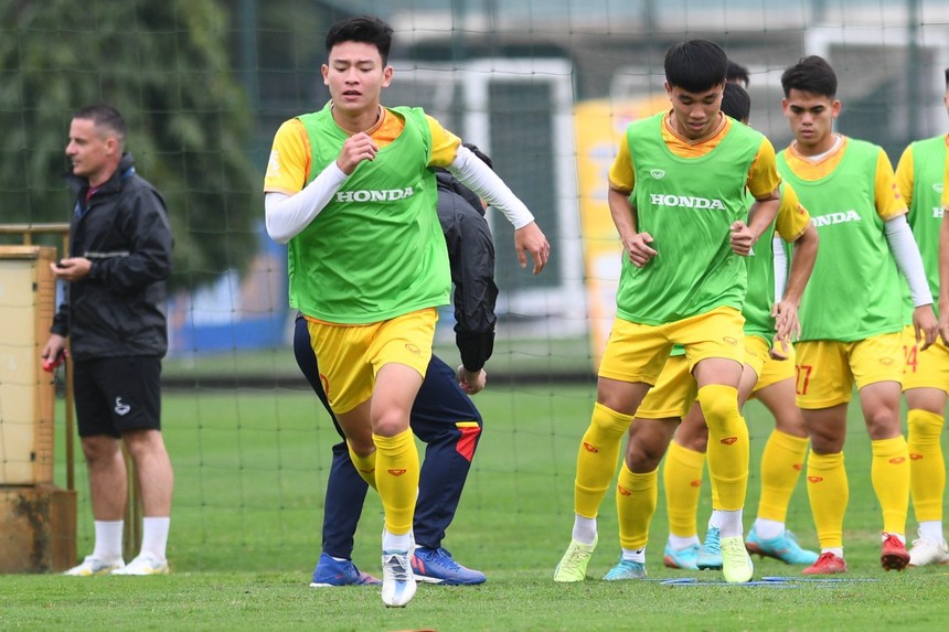 Vừa sát cánh ở U20 châu Á, đôi bạn thân Quốc Việt, Văn Trường đã phải đối đầu nhau ở U23 Việt Nam - Ảnh 8.