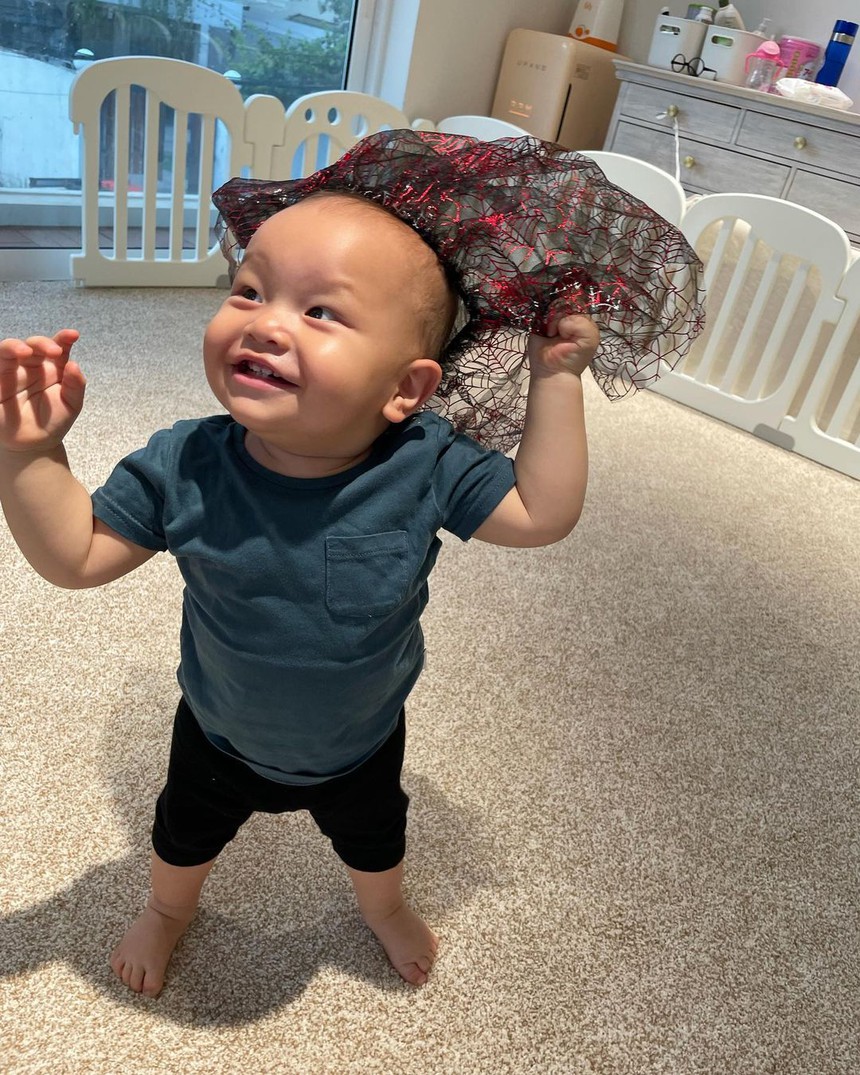 Cậu út kiêm "cây hài" nhà Hồ Ngọc Hà: Càng lớn càng đổi tính, cực giống anh hai Subeo ở điểm này - Ảnh 3. Cậu út kiêm "cây hài" nhà Hồ Ngọc Hà: Càng lớn càng đổi tính, cực giống anh hai Subeo ở điểm này - Ảnh 3.