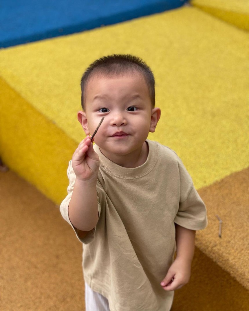 Cậu út kiêm "cây hài" nhà Hồ Ngọc Hà: Càng lớn càng đổi tính, cực giống anh hai Subeo ở điểm này - Ảnh 5. Cậu út kiêm "cây hài" nhà Hồ Ngọc Hà: Càng lớn càng đổi tính, cực giống anh hai Subeo ở điểm này - Ảnh 5.