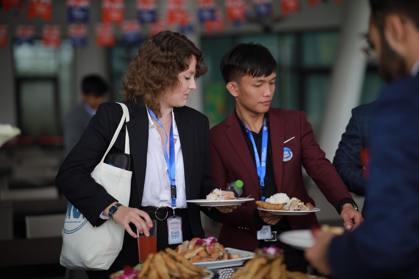 Ghé thăm hội nghị mô phỏng Liên hợp quốc 2023: Các bạn trẻ bây giờ giỏi quá! - Ảnh 7. Ghé thăm hội nghị mô phỏng Liên hợp quốc 2023: Các bạn trẻ bây giờ giỏi quá! - Ảnh 7.