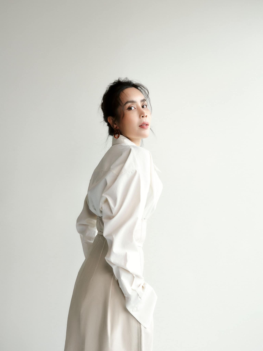 Dân mạng xôn xao vì Lưu Hương Giang ẩn ý 'đợi một người xứng đáng chờ đợi' - Ảnh 2. Dân mạng xôn xao vì Lưu Hương Giang ẩn ý 'đợi một người xứng đáng chờ đợi' - Ảnh 2.