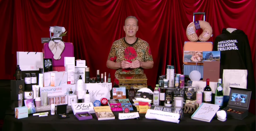 Diễn viên Oscar "được ăn được nói, được 'gói đất' mang về": Bên trong túi quà tặng 60 món trị giá 6 con số, có cả mảnh đất ở Australia - Ảnh 2.