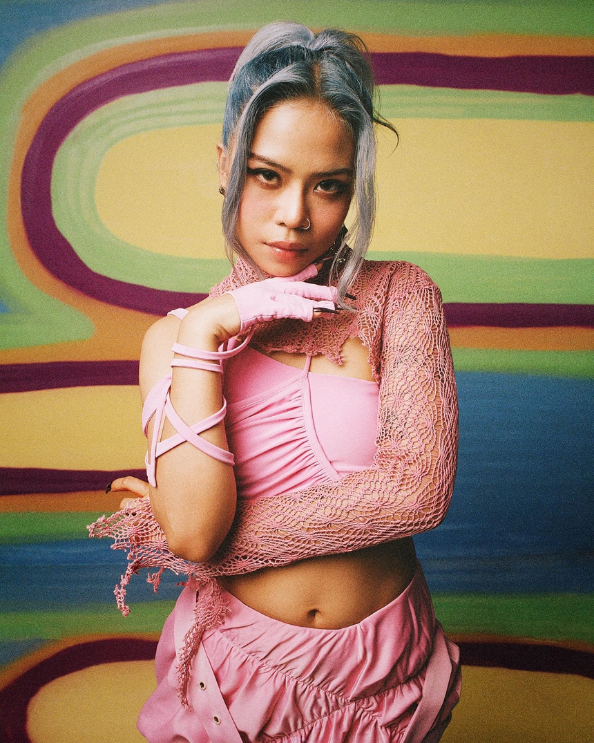 tlinh bị gọi tên 'nhạc rác' trên truyền hình, nổi tiếng qua 'Rap Việt' và mối tình với MCK - Ảnh 2.