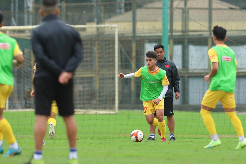 HLV Troussier ‘cười thầm’ với dàn sao U20 Việt Nam, bài toán khó của đội U23 đã tìm ra lời giải? - Ảnh 4.