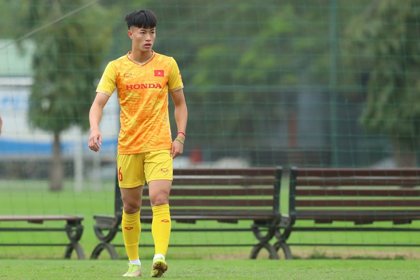 Bóng đá Việt Nam 29/8: HLV Hoàng Anh Tuấn kể chuyện gặp riêng Văn Trường - Ảnh 2.