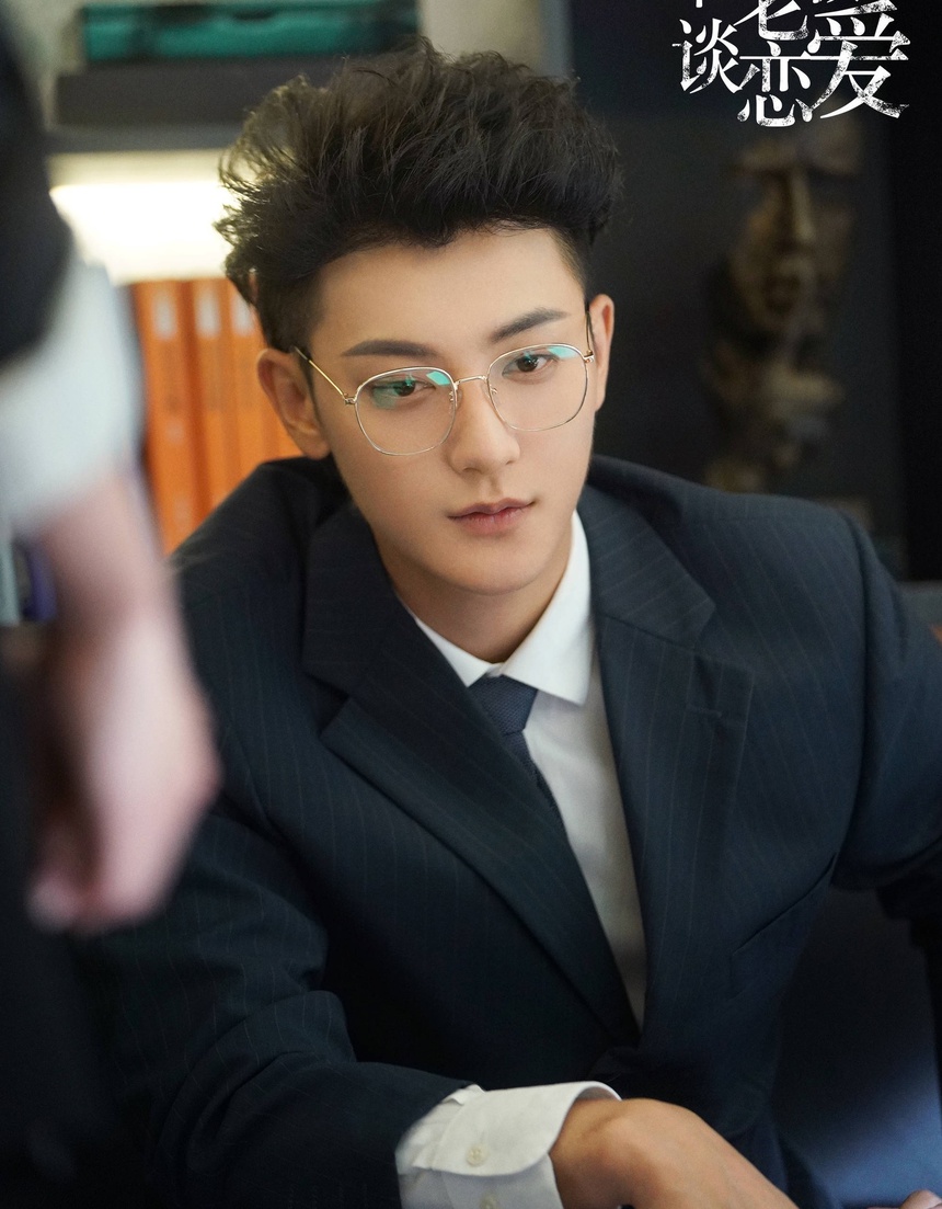 Rộ tin 'tổng tài' đỉnh lưu 80 triệu fan hẹn hò nhà sản xuất nữ, công chúng phẫn nộ vì chiêu trò lố lăng - Ảnh 4. Rộ tin 'tổng tài' đỉnh lưu 80 triệu fan hẹn hò nhà sản xuất nữ, công chúng phẫn nộ vì chiêu trò lố lăng - Ảnh 4.