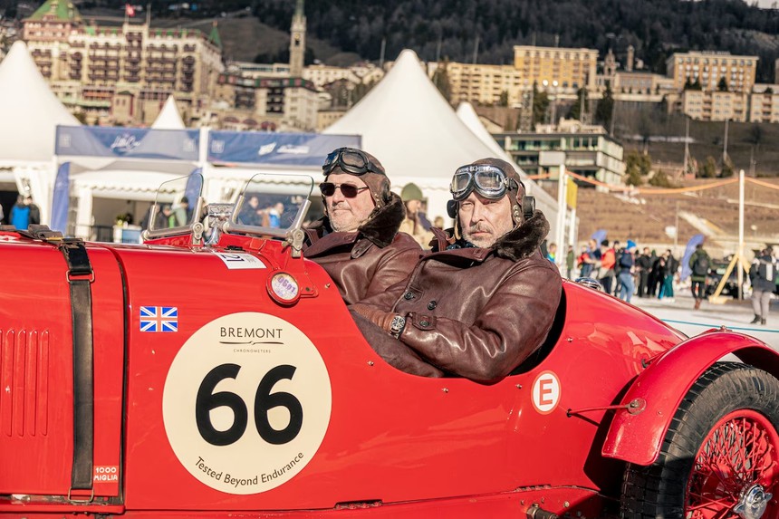 Trong đúng 2 ngày, một địa chỉ bất ngờ "lột xác" thành chốn gặp gỡ của giới siêu giàu, "lác mắt" với loạt xe hiếm có tiền cũng không mua được - Ảnh 3.