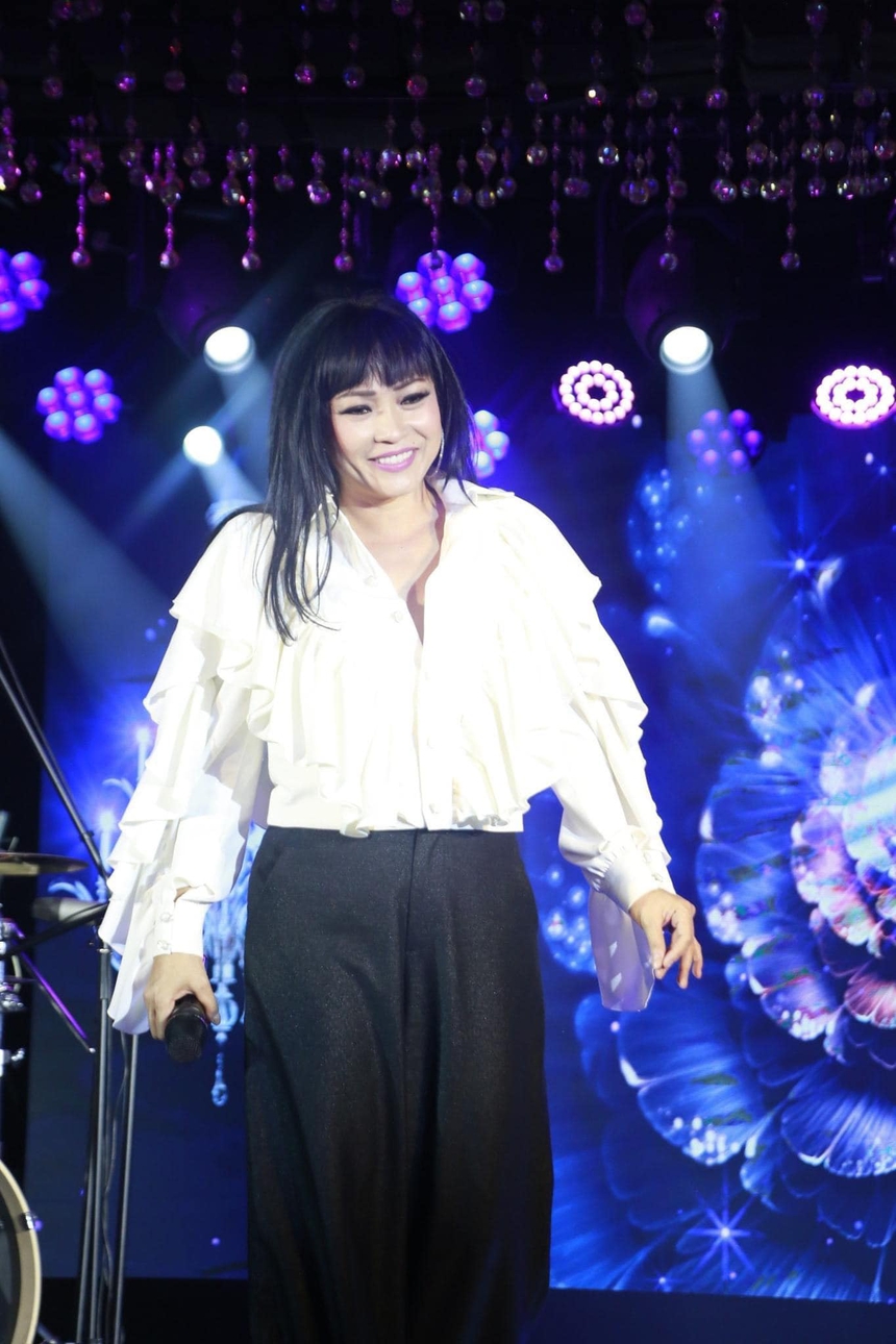 "Hiện nay ca sĩ hát dở dùng công nghệ vẫn hay như bình thường, ca sĩ thật hát không lại các cô ảo" - Ảnh 3.