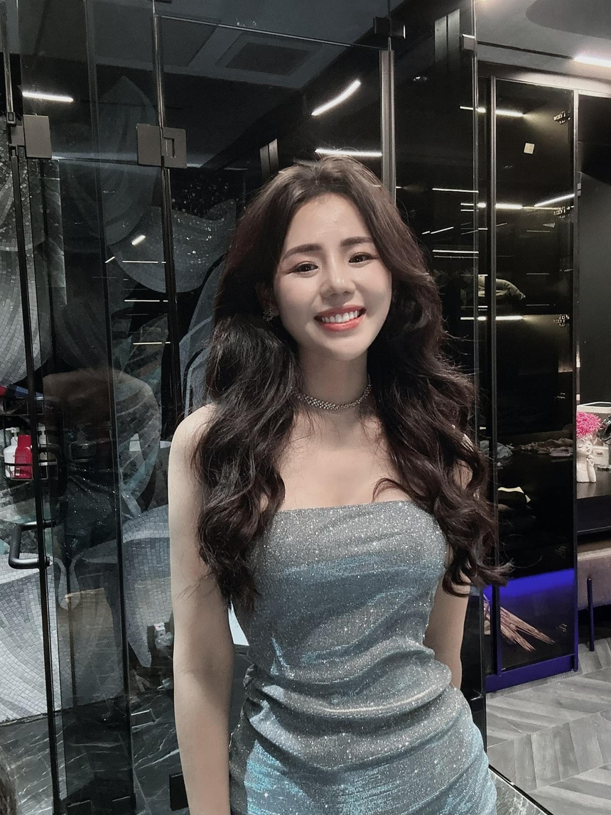 Ca sĩ có lượt xem Youtube cao nhất VN: 20 tuổi lấy chồng, ra tòa ly hôn lại chung sống hạnh phúc - Ảnh 2.