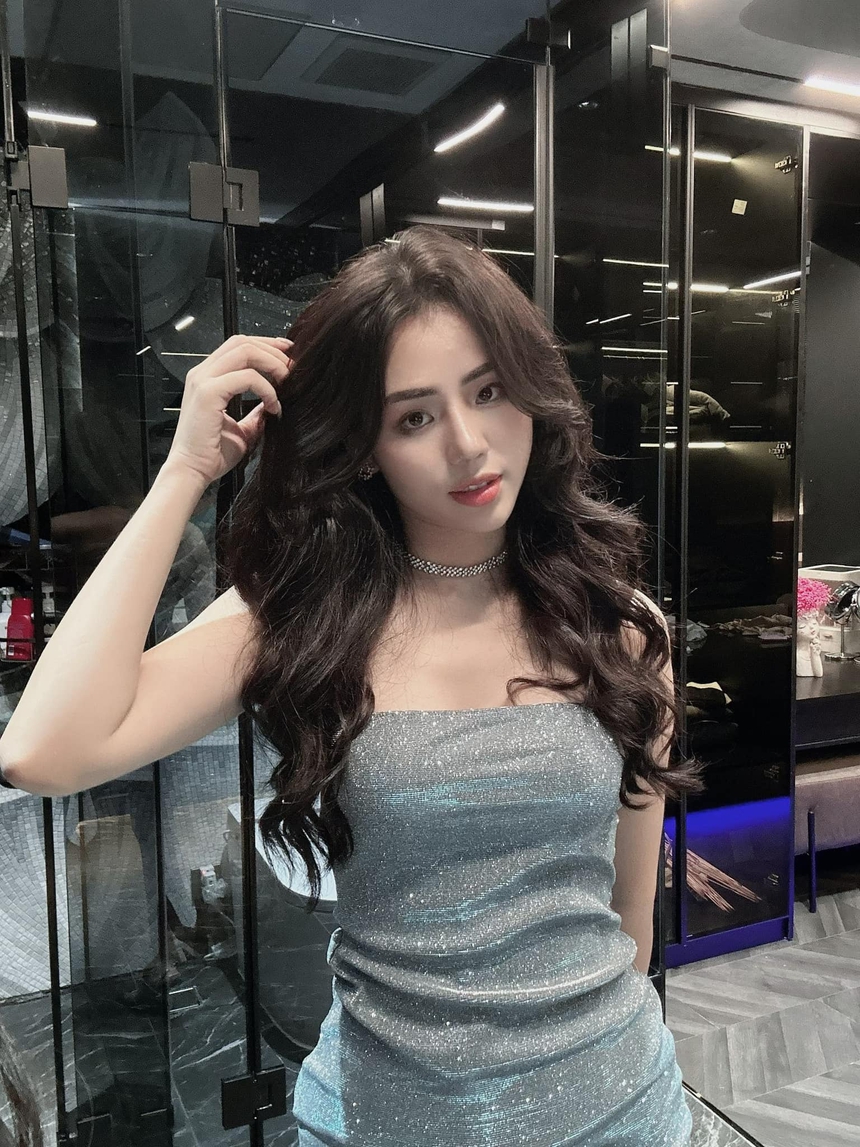 Ca sĩ có lượt xem Youtube cao nhất VN: 20 tuổi lấy chồng, ra tòa ly hôn lại chung sống hạnh phúc - Ảnh 4.