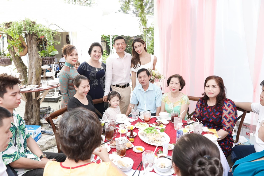 Tay vợ số 1 Việt Nam Lý Hoàng Nam đính hôn với hot girl bóng rổ - Ảnh 10.