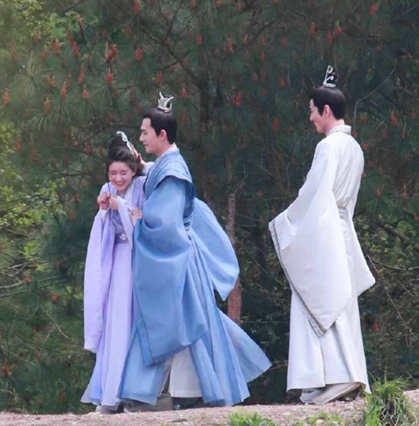 Rộ tin Dương Dương và Triệu Lộ Tư tái hợp, fan 2 bên 'khẩu chiến' kịch liệt - Ảnh 5.