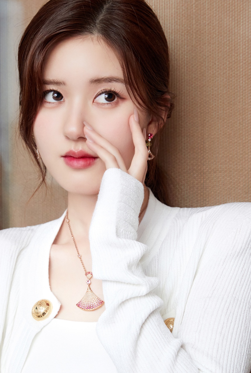 Rộ tin Dương Dương và Triệu Lộ Tư tái hợp, fan 2 bên 'khẩu chiến' kịch liệt - Ảnh 7.