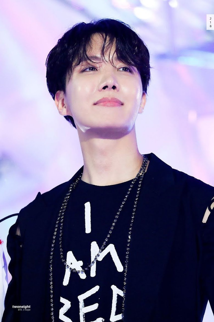 'Choáng' với những hình ảnh chân dung BTS do AI tạo ra - Ảnh 13. 'Choáng' với những hình ảnh chân dung BTS do AI tạo ra - Ảnh 13.