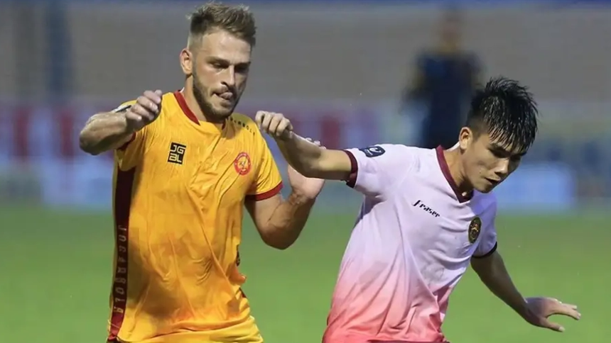 Thanh Hóa không có đối thủ về việc bị FIFA xử phạt - Ảnh 2. Thanh Hóa không có đối thủ về việc bị FIFA xử phạt - Ảnh 2.