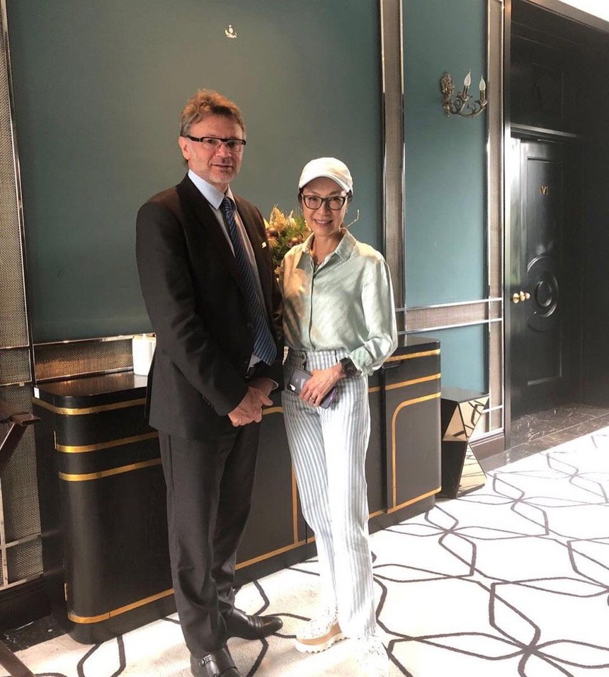 HLV Troussier chúc mừng Dương Tử Quỳnh, nhắc lại kỷ niệm đáng nhớ ở Hà Nội của hai người - Ảnh 2.