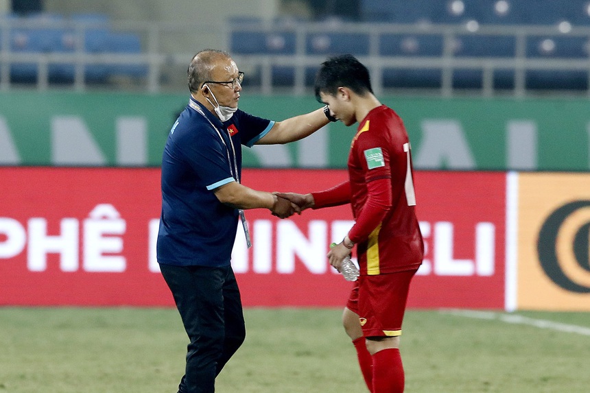 Nhìn ‘thảm cảnh’ thầy Park từng đối diện, mới thấy ước mơ của HLV Troussier thiết thực nhường nào - Ảnh 1.