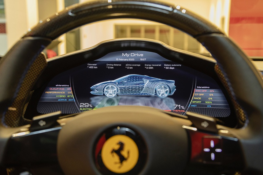 Bộ đôi siêu xe & thú chơi bất ngờ của người Việt - Ảnh 3. Bộ đôi siêu xe & thú chơi bất ngờ của người Việt - Ảnh 3.