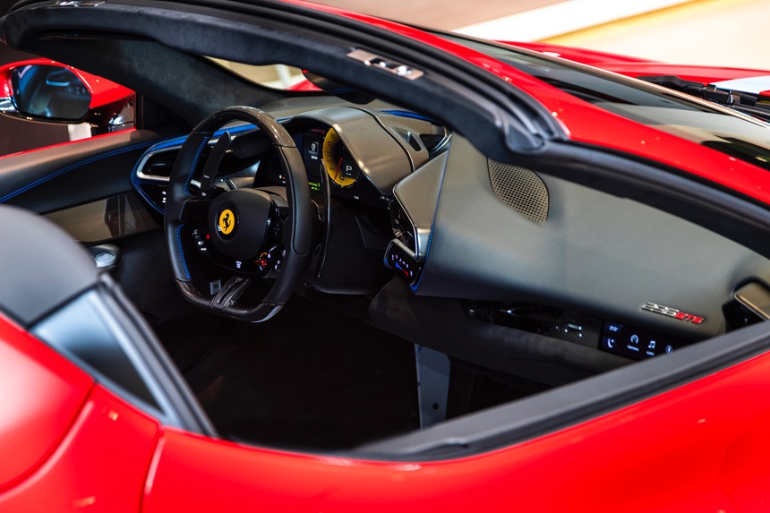 Bộ đôi siêu xe & thú chơi bất ngờ của người Việt - Ảnh 4. Bộ đôi siêu xe & thú chơi bất ngờ của người Việt - Ảnh 4.