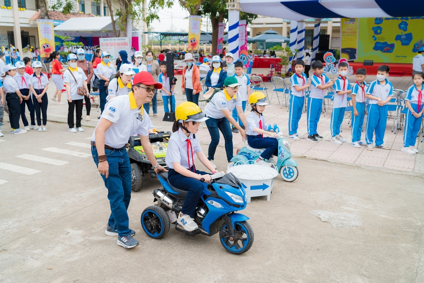 Rộn ràng ngày hội an toàn giao thông thông tại tỉnh Quảng Ngãi - Ảnh 1.