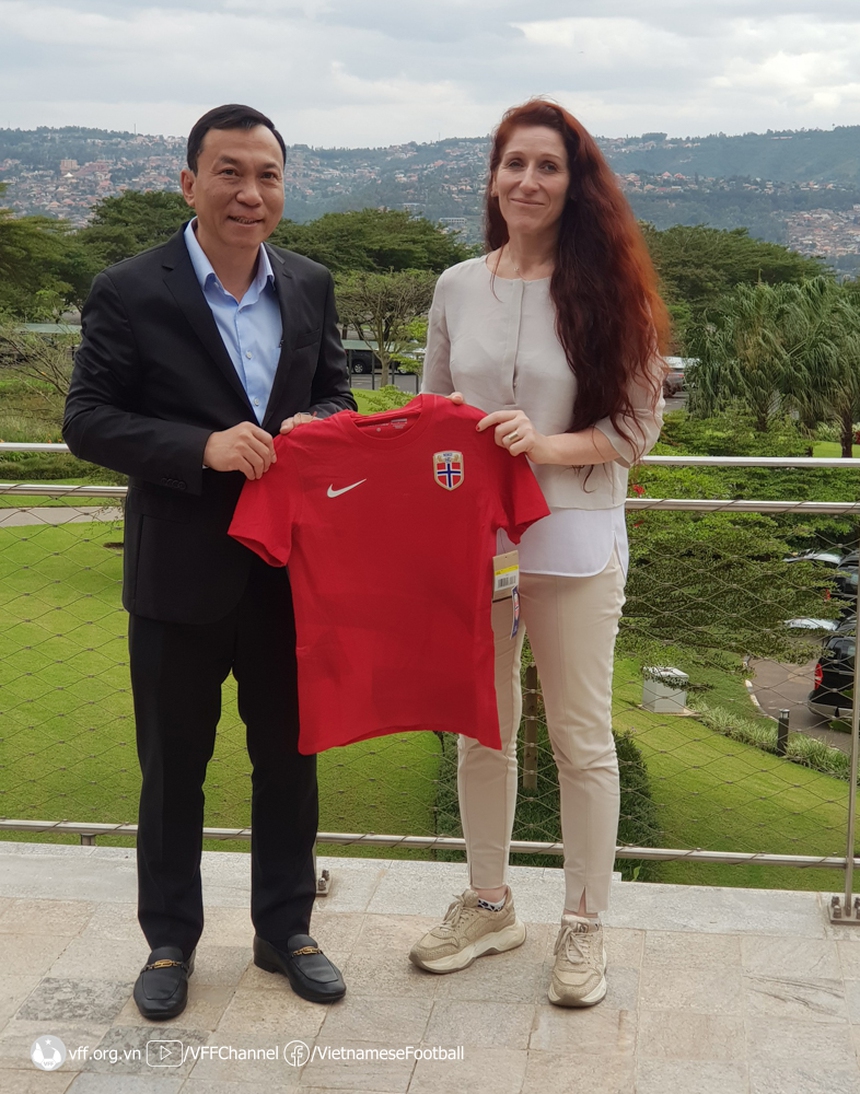 VFF và NFF ký kết hợp tác phát triển bóng đá cộng đồng - Ảnh 1.