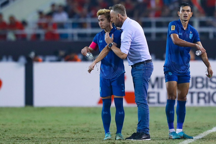 Theeranthon vướng vào drama ồn ào của bóng đá Thái Lan, bị tố vừa đánh vừa chửi đàn em - Ảnh 3.