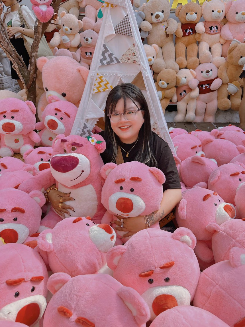 Hoàng Lam Foodie - chủ nhân của những clip mukbang triệu view: "Nhiều lúc mình bị đầy bụng, nhìn đồ ăn là ngán luôn" - Ảnh 3.