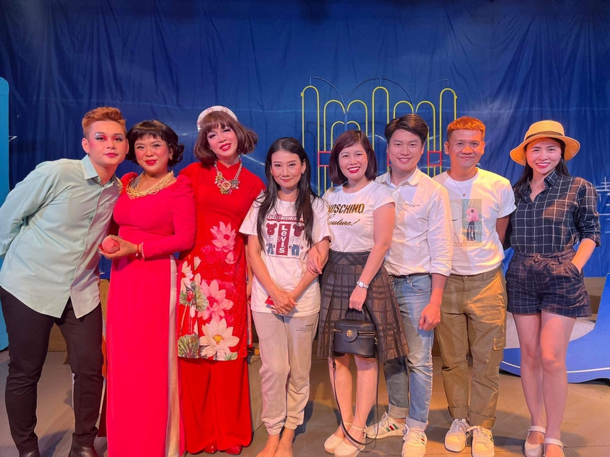 NSƯT Mỹ Uyên: Người mẹ quyền lực vừa lộ diện trong Đừng Nói Khi Yêu, vẻ đẹp quyền quý U50, luôn hết mình vì sân khấu kịch - Ảnh 8.