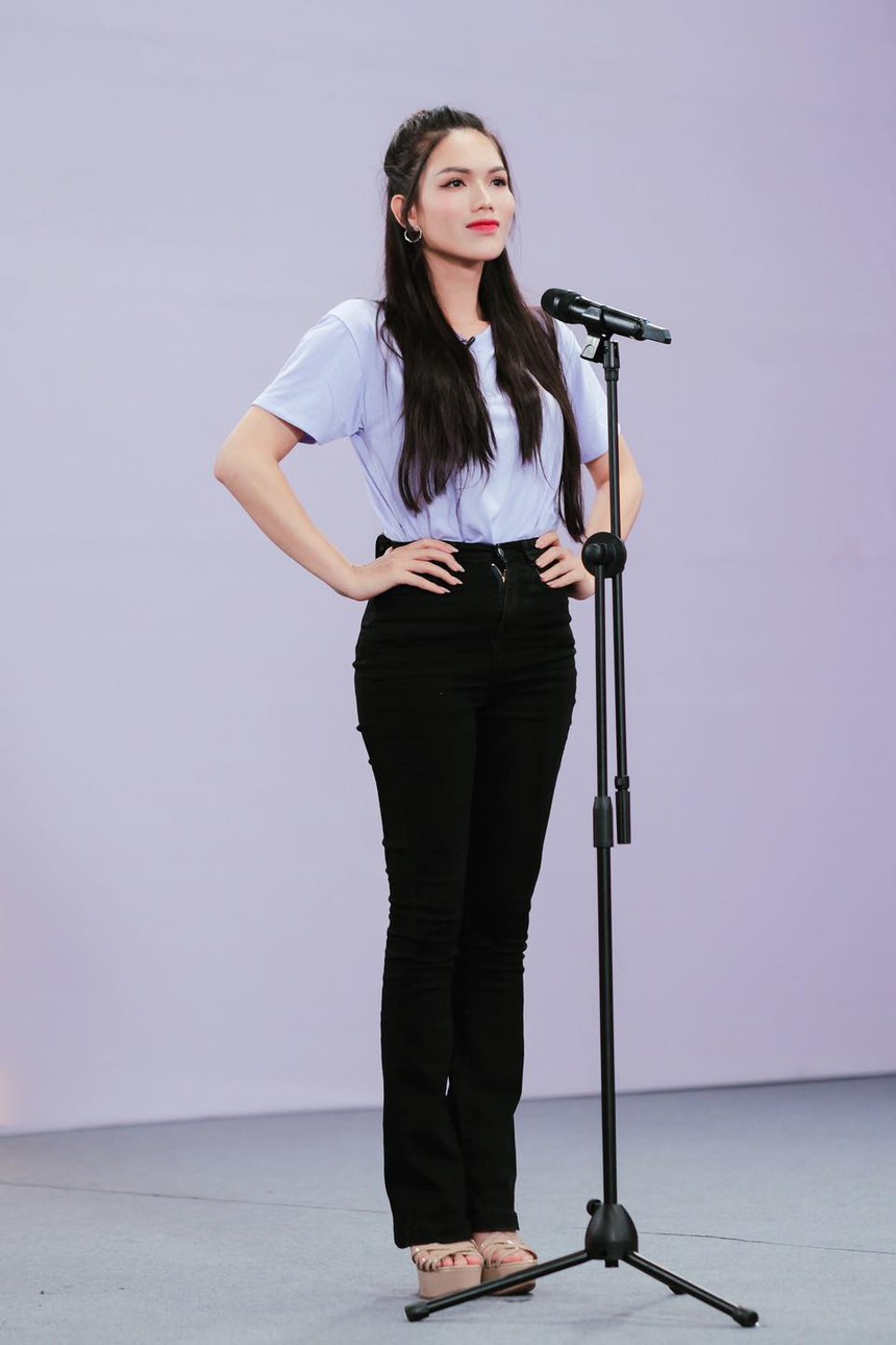 “Bà mụ nặn nhầm”, chàng trai Vĩnh Long được bố mẹ chi tiền để chuyển giới, bật khóc khi mẹ giới thiệu: Đây là con gái tôi! - Ảnh 8.