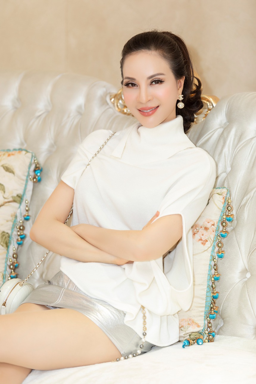 Bí quyết "giấu tuổi" qua trang phục của MC Thanh Mai - Ảnh 8.