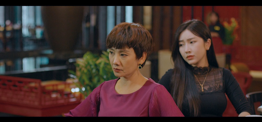 NSƯT Mỹ Uyên: Người mẹ quyền lực vừa lộ diện trong Đừng Nói Khi Yêu, vẻ đẹp quyền quý U50, luôn hết mình vì sân khấu kịch - Ảnh 2.