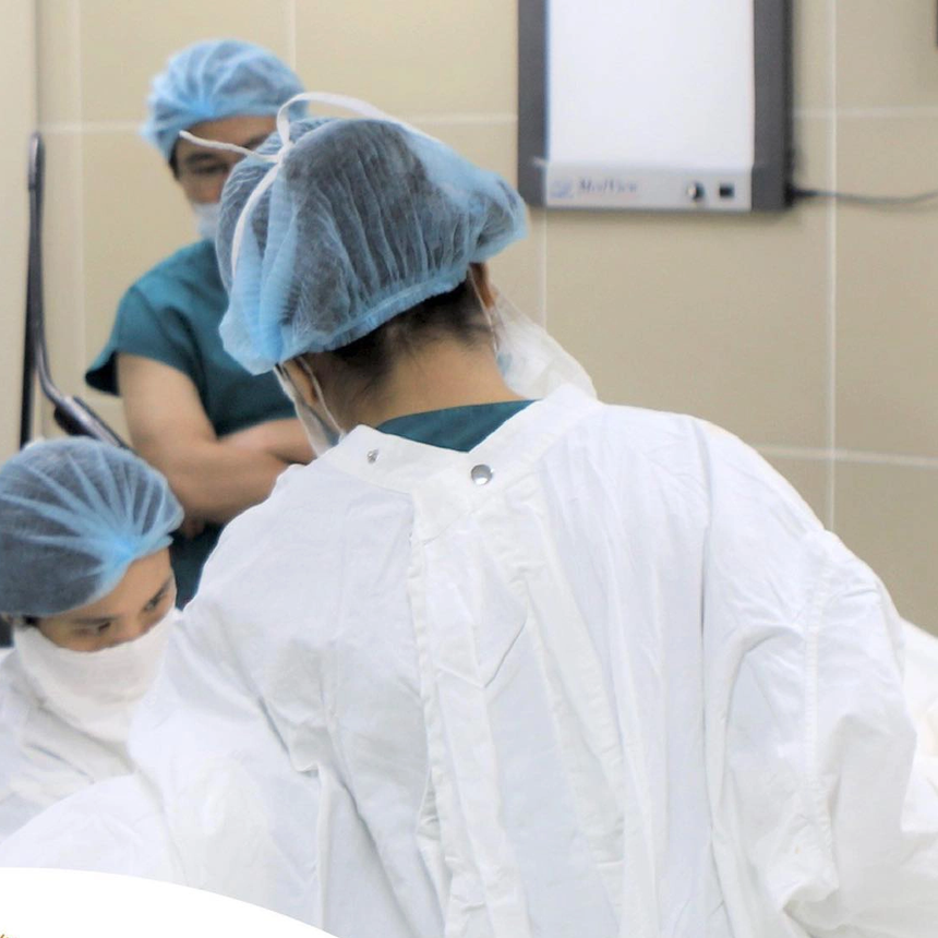 Bé 9 tuổi phải cắt bỏ màng trinh vì lý do ít ai ngờ tới - Ảnh 1.