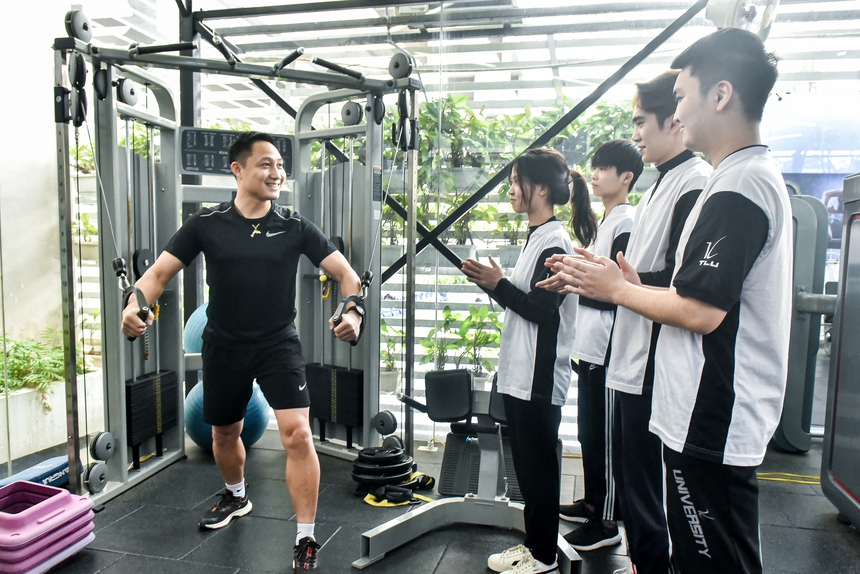 Có một ngôi trường khuôn viên cực xịn, sinh viên còn toàn trai xinh gái đẹp: Lên đồ đi học mà như lên sàn runway! - Ảnh 15. Có một ngôi trường khuôn viên cực xịn, sinh viên còn toàn trai xinh gái đẹp: Lên đồ đi học mà như lên sàn runway! - Ảnh 15.