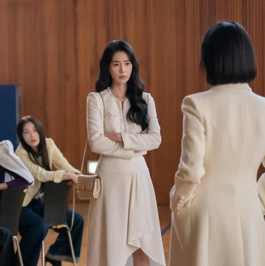 Ngắm mãi không chán style công sở của ác nữ The Glory - Ảnh 2. Ngắm mãi không chán style công sở của ác nữ The Glory - Ảnh 2.