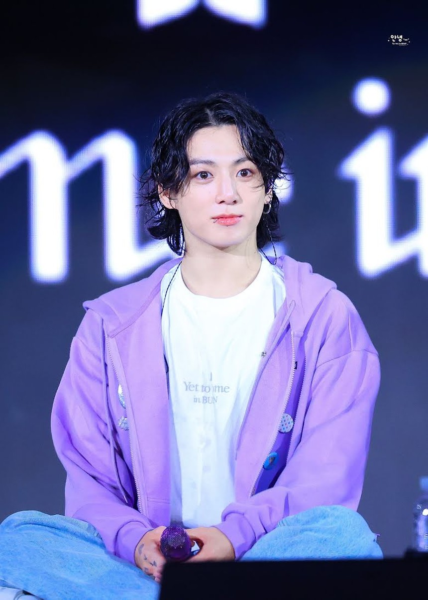 Điều Jungkook BTS muốn nói với bản thân khi còn trẻ nếu có thể quay ngược thời gian - Ảnh 2.