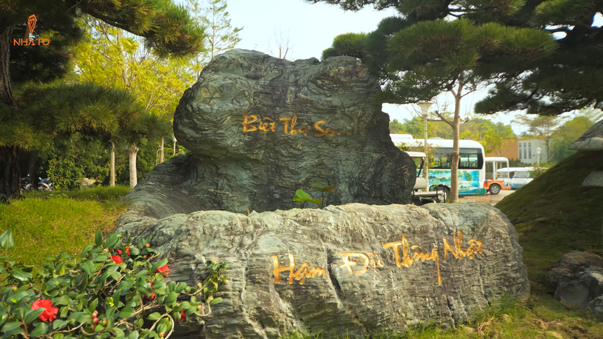 Khu vườn bao quanh căn biệt thự của phó chủ tịch: Có cây dài đến 12m, tuổi thọ lên tới 450 năm - Ảnh 7. Khu vườn bao quanh căn biệt thự của phó chủ tịch: Có cây dài đến 12m, tuổi thọ lên tới 450 năm - Ảnh 7.