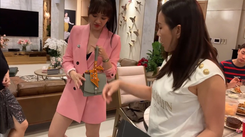 Hoa hậu Vbiz được Trấn Thành tặng trang sức gần 80 triệu, từng lên tiếng về 'lỗi lầm' của nam MC nay đã rời hội bạn? - Ảnh 3. Hoa hậu Vbiz được Trấn Thành tặng trang sức gần 80 triệu, từng lên tiếng về 'lỗi lầm' của nam MC nay đã rời hội bạn? - Ảnh 3.