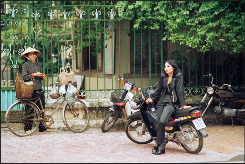 Thomas Billhardt - Giải 'Bùi Xuân Phái - Vì tình yêu Hà Nội' 2021: 'Tôi thấy một Việt Nam mới' - Ảnh 8. Thomas Billhardt - Giải 'Bùi Xuân Phái - Vì tình yêu Hà Nội' 2021: 'Tôi thấy một Việt Nam mới' - Ảnh 8.