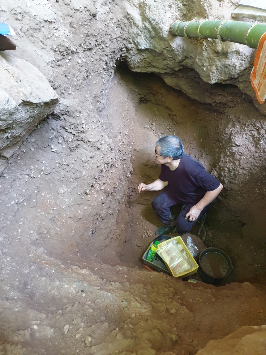 Những phát hiện bất ngờ về Mái đá làng Vành và Hang xóm Trại - Ảnh 4. Những phát hiện bất ngờ về Mái đá làng Vành và Hang xóm Trại - Ảnh 4.