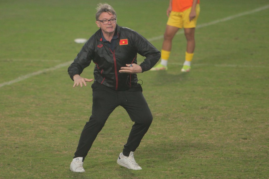 Sau màn ‘điểm huyệt’ U23 Việt Nam, HLV Troussier sẽ giải bài toán khó bằng vũ khí sở trường? - Ảnh 2.