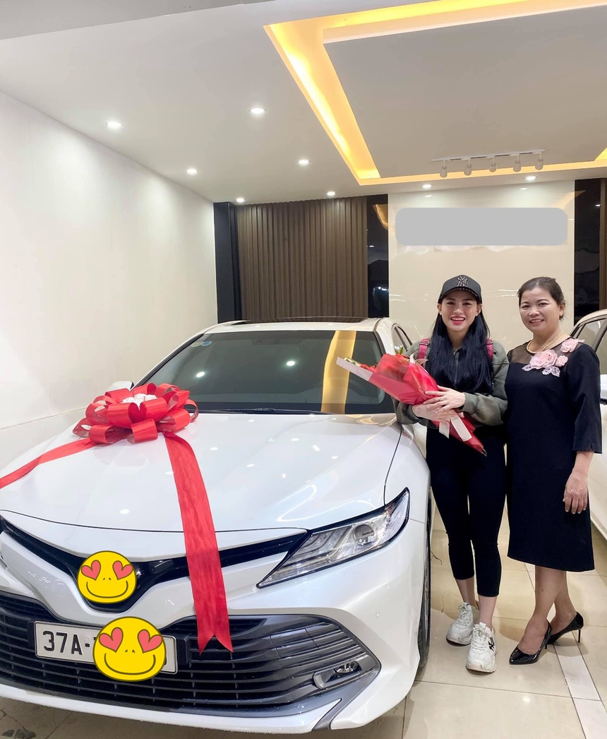 "Chiến thần" Võ Hà Linh giàu cỡ nào? - Ảnh 3. "Chiến thần" Võ Hà Linh giàu cỡ nào? - Ảnh 3.