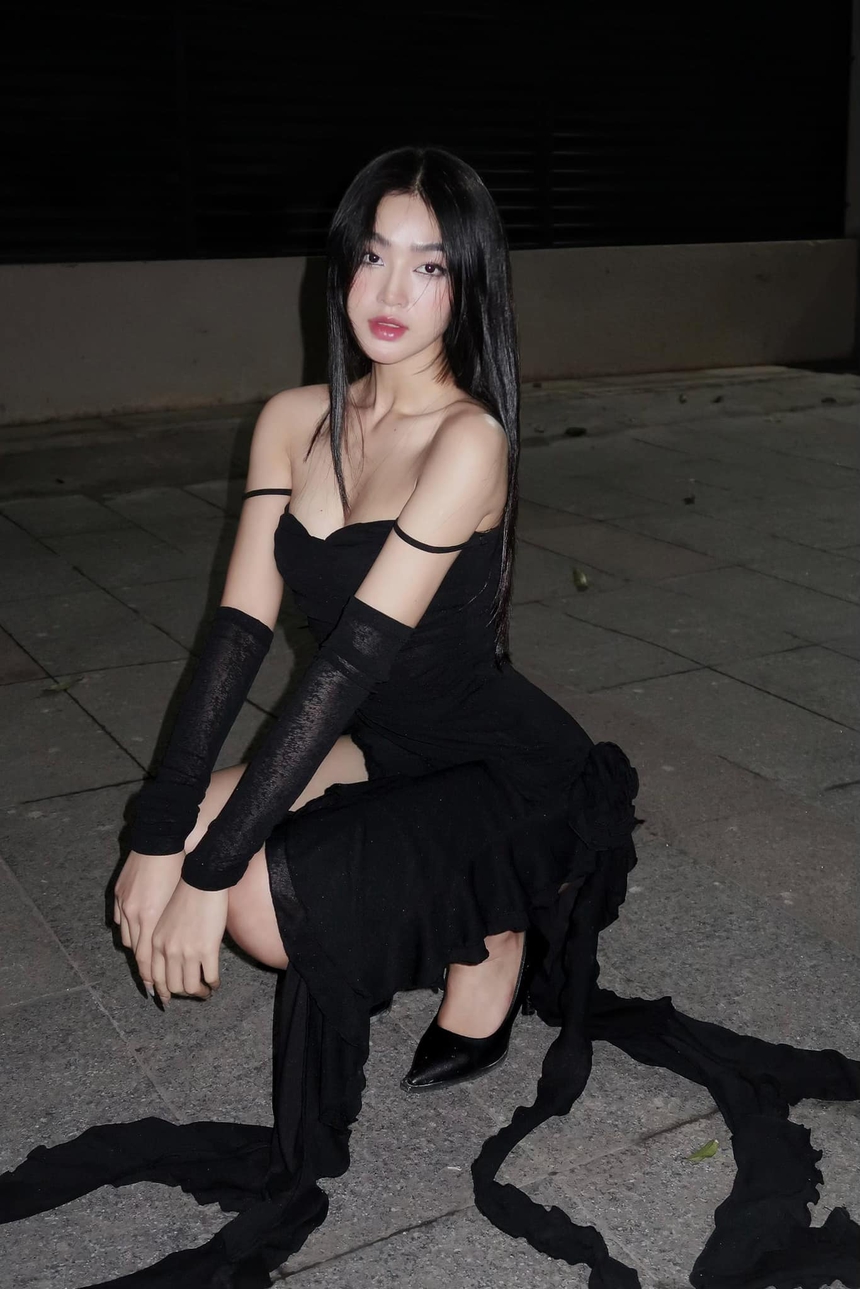 Danh tính nhân vật vừa xuất hiện làm náo loạn cả bữa ăn của 'Gia đình mình vui bất thình lình' (Cù Thị Trà): Đời thực sexy, xinh đẹp gây chú ý - Ảnh 7.