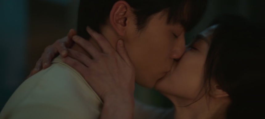 'The glory': Lee Do Hyun rùng mình khi hôn 'Song Hye Kyo' - Ảnh 3. 'The glory': Lee Do Hyun rùng mình khi hôn 'Song Hye Kyo' - Ảnh 3.
