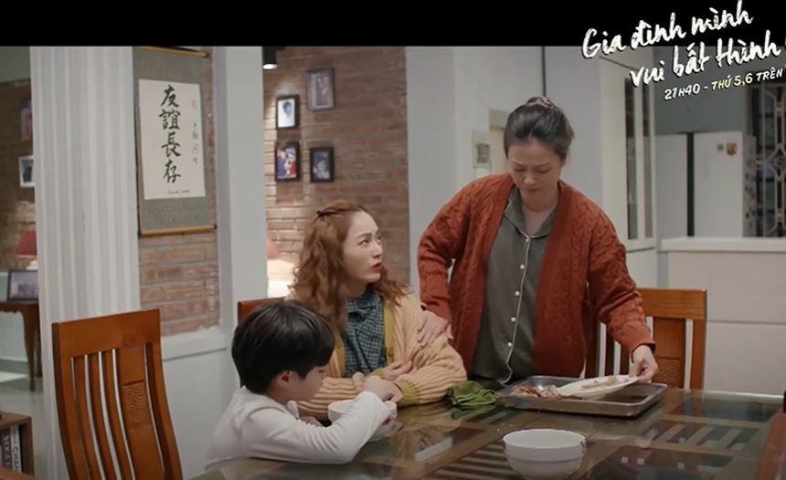 'Gia đình mình vui bất thình lình' tập 4: Trâm Anh trách Hà, Thành ví vợ như 'động vật hoang dã' - Ảnh 4. 'Gia đình mình vui bất thình lình' tập 4: Trâm Anh trách Hà, Thành ví vợ như 'động vật hoang dã' - Ảnh 4.