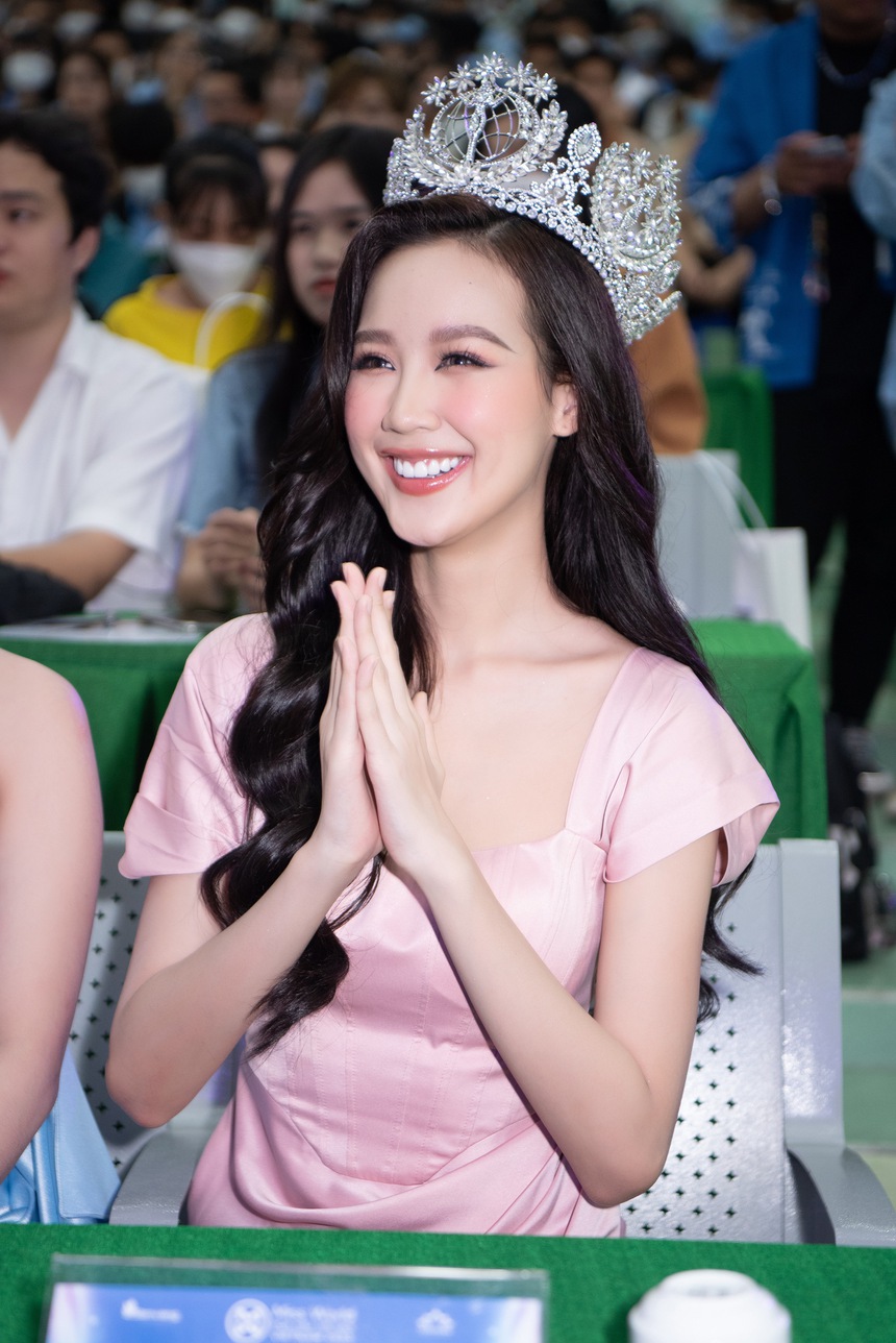 Hoa Hậu Mai Phương, Bảo Ngọc thử sức rap giao lưu cùng sinh viên Đại học Tây Đô - Ảnh 8.